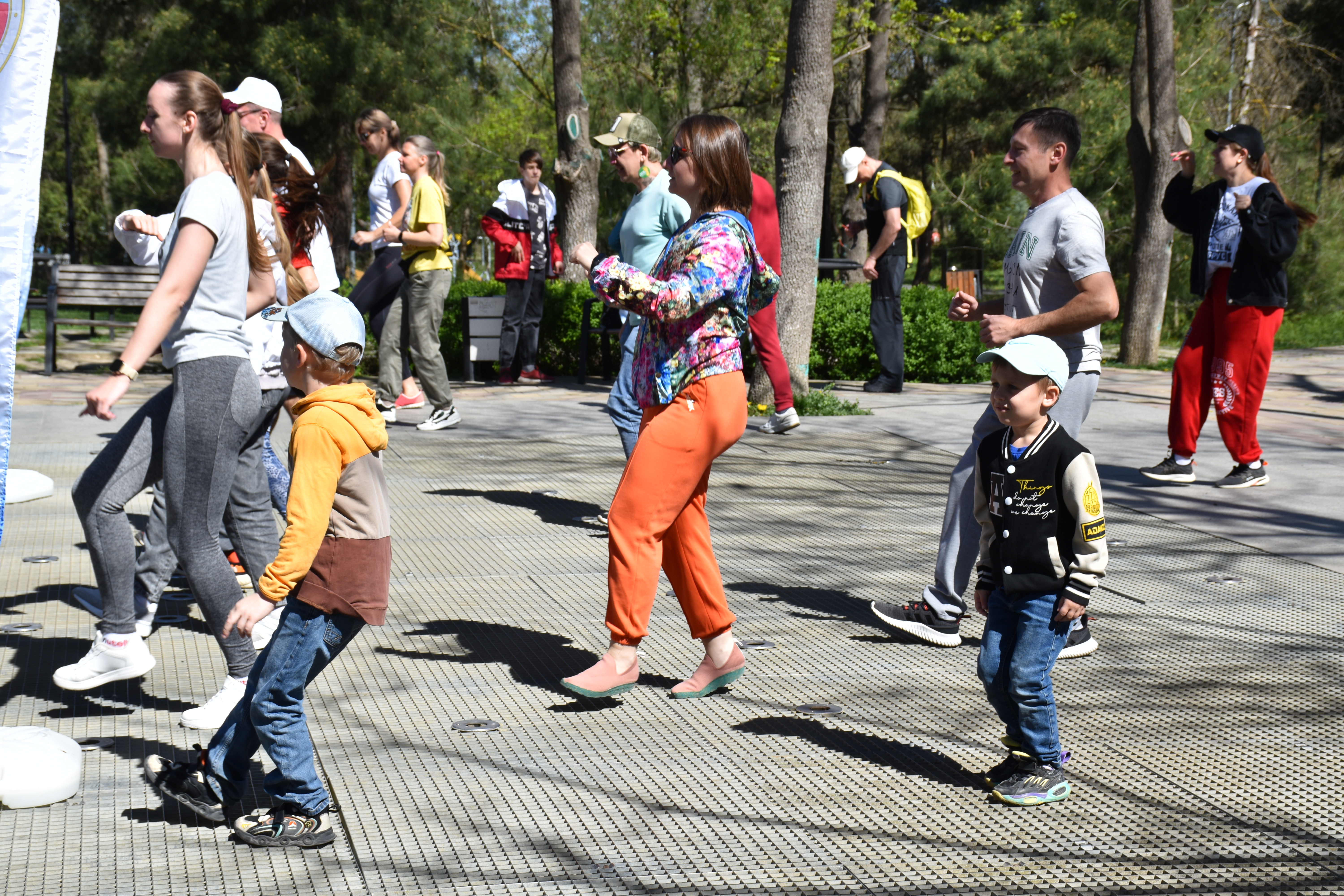 «10000 шагов к жизни» делали севастопольцы в рамках Всемирного дня здоровья