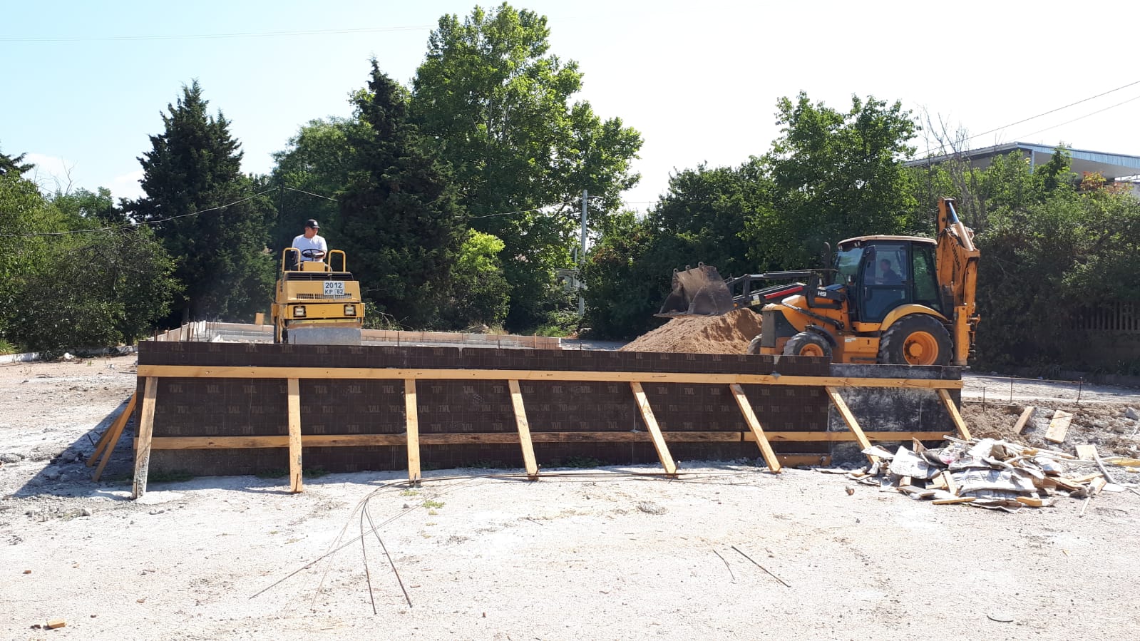 Виталий Денисов провел административный обход территории родильного дома № 1