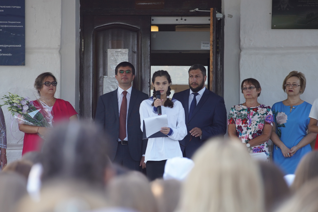 Сергей Шеховцов и Владислав Нусинов поздравили студентов-медиков с 1 сентября