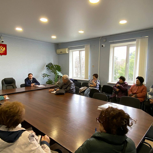 Главные врачи севастопольских городских больниц встретились с населением