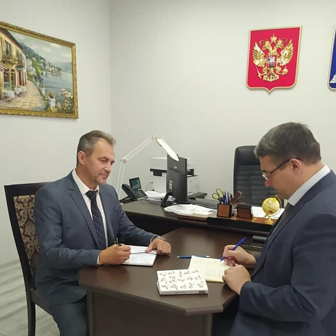 Директор Департамента здравоохранения Виталий Денисов провёл рабочую встречу с уполномоченным по правам человека Павлом Буцаем Директор Департамента здравоохранения Виталий Денисов провёл рабочую встречу с уполномоченным по правам человека Павлом Буцаем