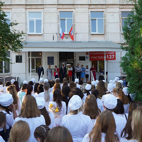 Сергей Шеховцов поздравил студентов севастопольского медицинского колледжа с началом нового учебного года