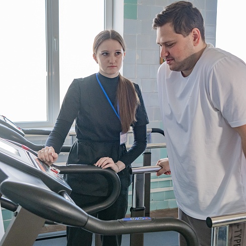 В отделении медицинской реабилитации Городской больницы № 9 Севастополя продолжают возвращать к полноценной жизни защитников Отечества