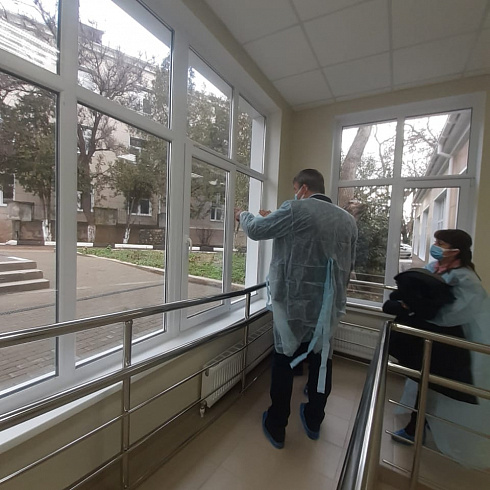 Директор Департамента здравоохранения провел административный обход и оценил ход ремонта в севастопольских медучреждениях