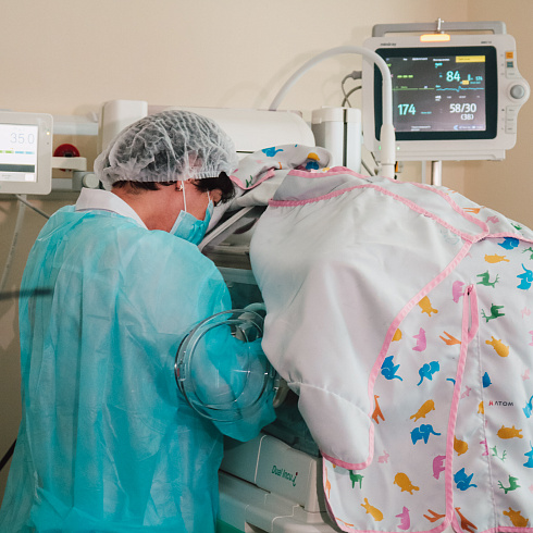 В борьбе за маленькие жизни: в отделении реанимации новорожденных Родильного дома № 2 работает новейшее оборудование