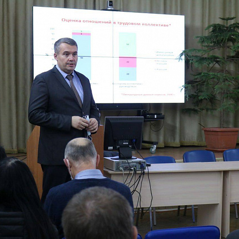 Виталий Денисов провёл выездное планерное совещание с руководителями медицинских организаций 