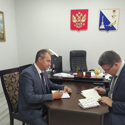 Директор Департамента здравоохранения Виталий Денисов провёл рабочую встречу с уполномоченным по правам человека Павлом Буцаем Директор Департамента здравоохранения Виталий Денисов провёл рабочую встречу с уполномоченным по правам человека Павлом Буцаем