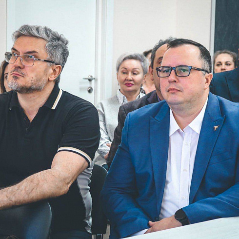 Виталий Денисов провел выездное совещание в Севастопольской городской психиатрической больнице