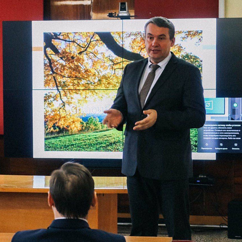 Виталий Денисов провел выездное совещание в Севастопольском городском противотуберкулезном диспансере
