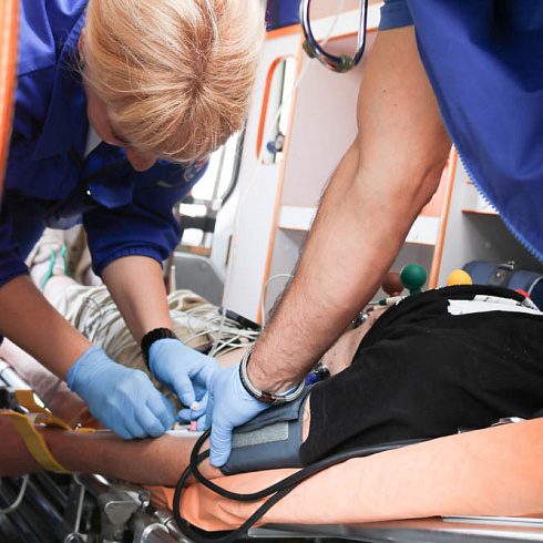 Люди особой закалки: специалисты скорой помощи отмечают профессиональный праздник