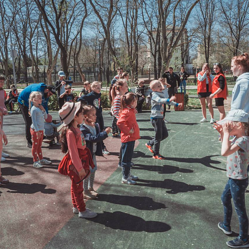 10 апреля в сквере 60 - летия СССР провели День здоровья.