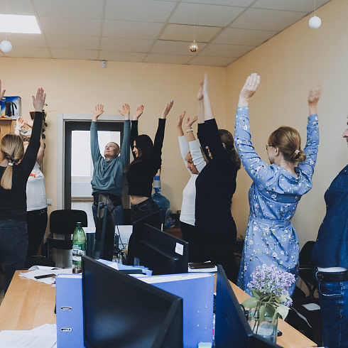 «Подзарядка» для всех: врачи Центра медицинской профилактики провели гимнастику для офисных работников