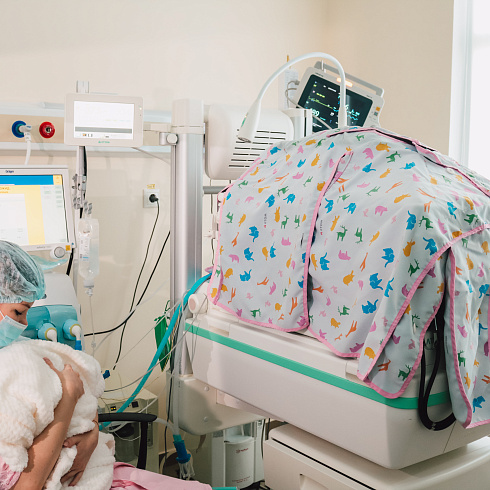 В борьбе за маленькие жизни: в отделении реанимации новорожденных Родильного дома № 2 работает новейшее оборудование