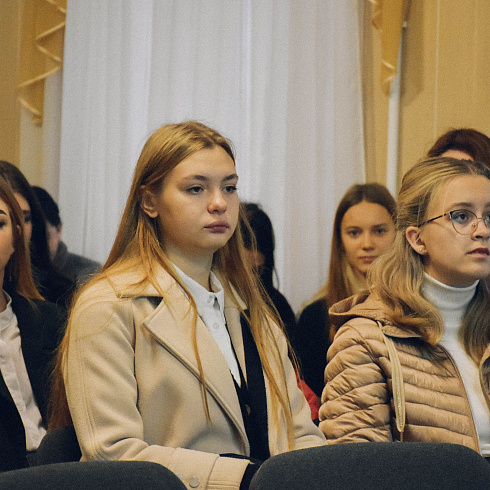 Студентам о метаболическом синдроме: врачи Центра общественного здоровья и медицинской профилактики провели лекцию в одном из колледжей города