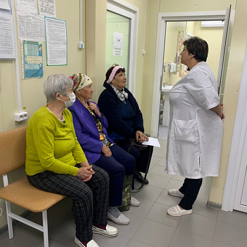 Узкие специалисты провели День здоровья для жителей села Широкое