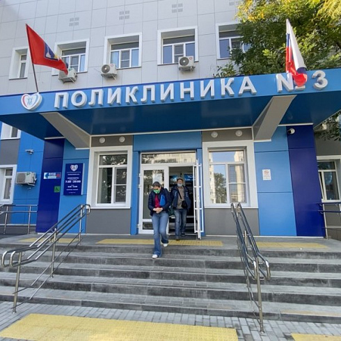 Заместитель губернатора Александр Кулагин проверил работу пунктов вакцинации