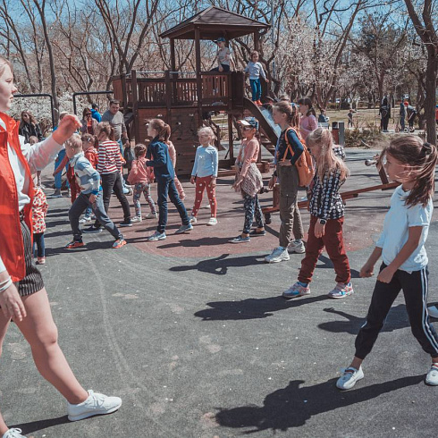 10 апреля в сквере 60 - летия СССР провели День здоровья.