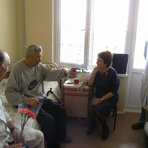 Поздравление ветеранов в городской больнице №1