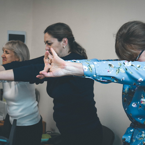 «Подзарядка» для всех: врачи Центра медицинской профилактики провели гимнастику для офисных работников