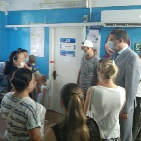 Виталий Денисов провёл административные обходы во взрослой и детской поликлиниках 