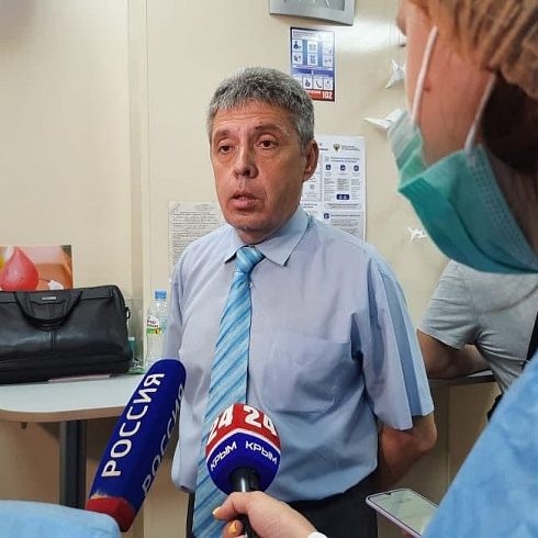Севастопольского преподавателя наградили медалью «За содействие донорскому движению» Севастопольского преподавателя наградили медалью «За содействие донорскому движению»
