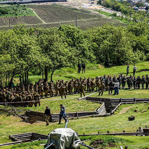 Специалисты скорой медицинской помощи обеспечили безопасность во время проведения ежегодной исторической реконструкции штурма Сапун-горы