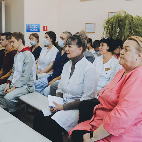 Инклюзивное взаимодействие: для медиков прошел семинар по навыкам работы с пациентами с ограниченным возможностями по зрению