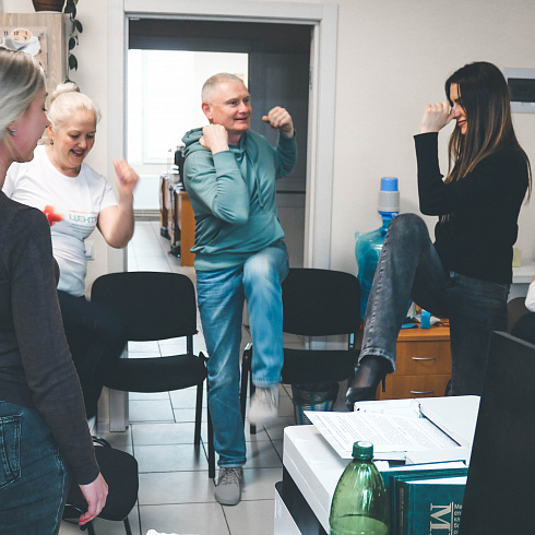 «Подзарядка» для всех: врачи Центра медицинской профилактики провели гимнастику для офисных работников