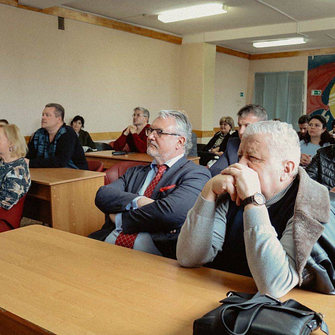 Виталий Денисов провел выездное совещание в Севастопольском городском противотуберкулезном диспансере