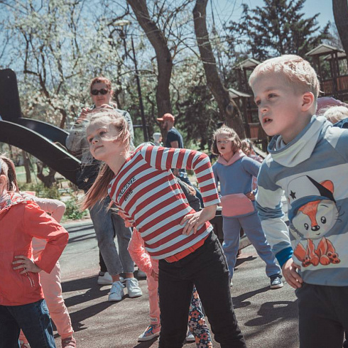 10 апреля в сквере 60 - летия СССР провели День здоровья.