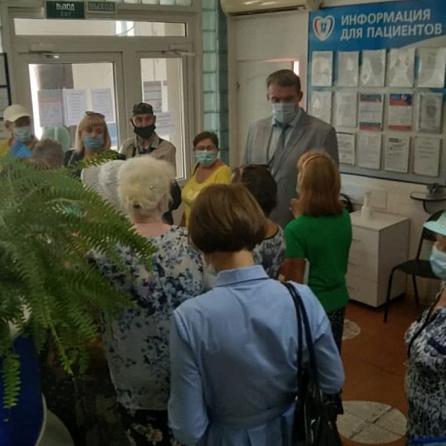 Виталий Денисов провёл административные обходы во взрослой и детской поликлиниках 