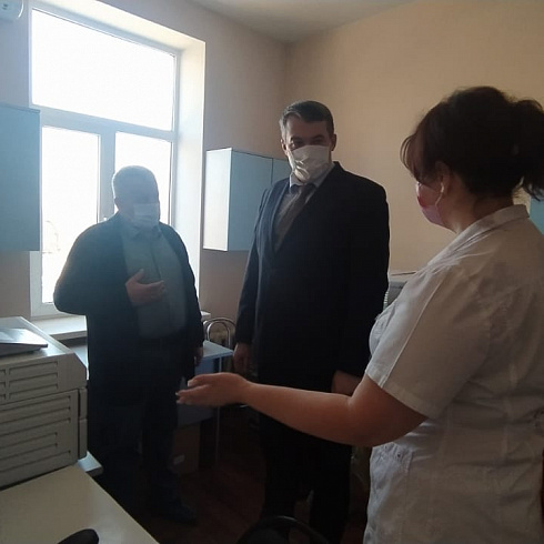 Виталий Денисов провёл административный обход в севастопольском центре крови