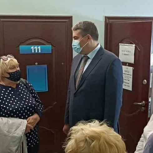 Виталий Денисов провёл административный обход пунктов вакцинации 