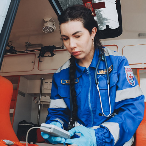 Люди, заточенные на спасение. Профессиональный праздник отмечают работники скорой медицинской помощи. 