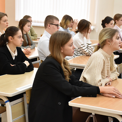 «Хочу, как ты»: для севастопольских школьников прошел урок профориентации медицинских профессий