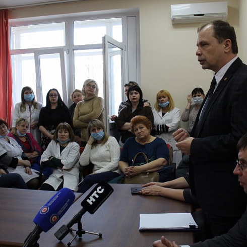 Правительство Севастополя проведет проверку системы начисления заработной платы сотрудникам детской поликлиники №2