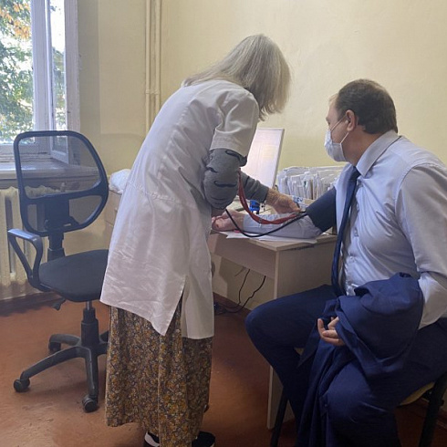 Заместитель губернатора Александр Кулагин проверил работу пунктов вакцинации