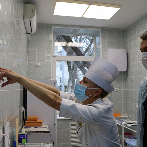 Директор Департамента здравоохранения Виталий Денисов 20 марта провёл административный обход в Инкермане