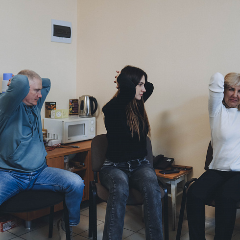 «Подзарядка» для всех: врачи Центра медицинской профилактики провели гимнастику для офисных работников