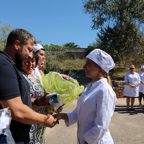 В севастопольском медицинском колледже имени Жени Дерюгиной состоялось посвящение в студенты