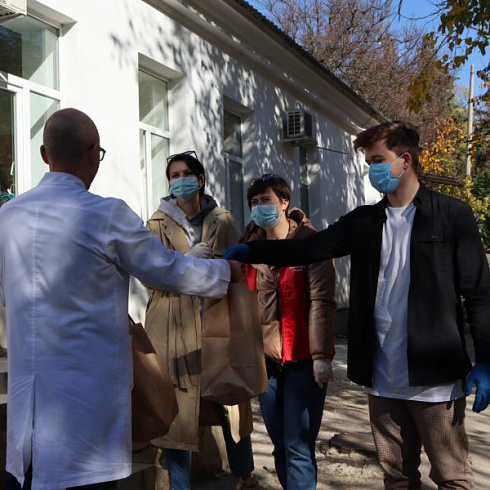 Севастополь первым присоединился ко Всероссийской акции «Маленькие радости для врачей»