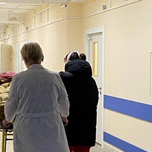 Российские военные продолжают спасать мирных жителей, пострадавших от украинских обстрелов