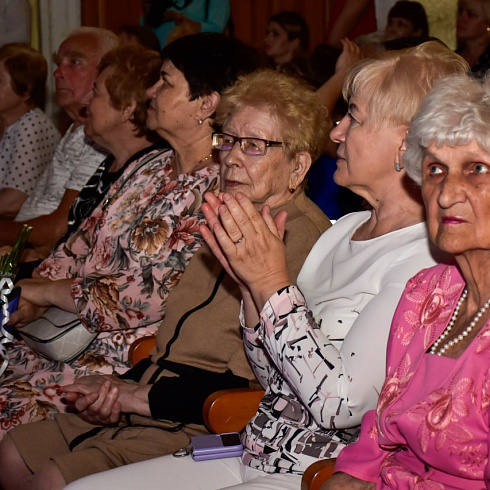 Всегда в борьбе за жизни людей: медики Севастополя принимают поздравления с профессиональным праздником
