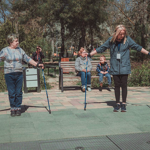 10 апреля в сквере 60 - летия СССР провели День здоровья.