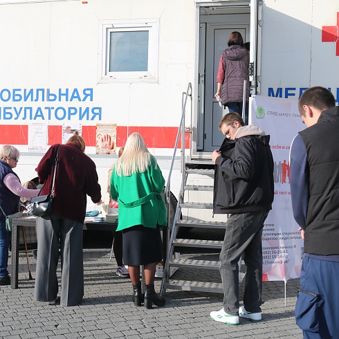 Проверить свой статус и жить без страха: почему ВИЧ сегодня — это не приговор