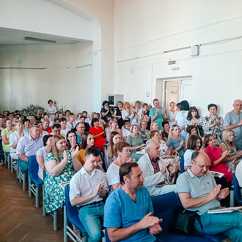 Директор Департамента здравоохранения и его заместители поздравили медицинских работников с профессиональным праздником