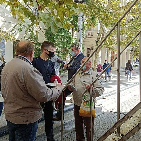 Виталий Денисов провёл административный обход пунктов вакцинации 