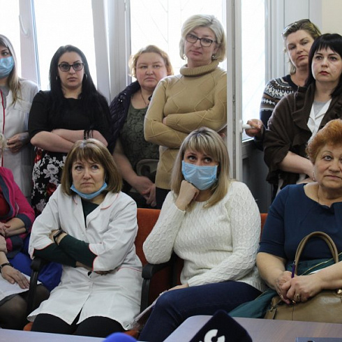 Правительство Севастополя проведет проверку системы начисления заработной платы сотрудникам детской поликлиники №2