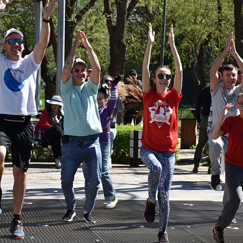 «10000 шагов к жизни» делали севастопольцы в рамках Всемирного дня здоровья
