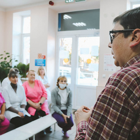 Инклюзивное взаимодействие: для медиков прошел семинар по навыкам работы с пациентами с ограниченным возможностями по зрению